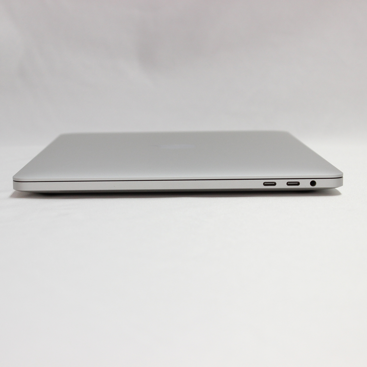MacBook Pro 13.3 インチ (2020) シルバー - Core i7 2.3 GHZ - SSD