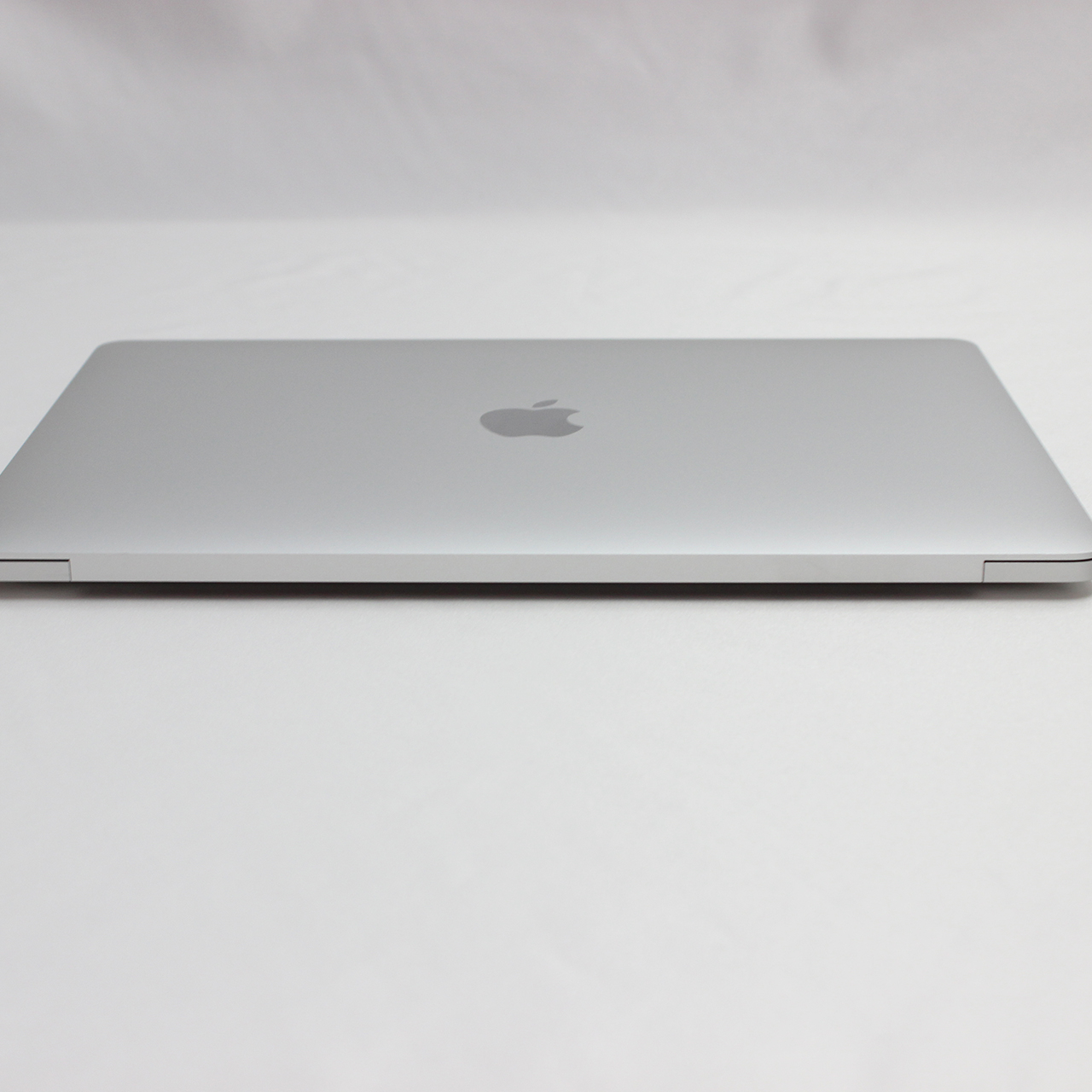 MacBook Pro 13.3 インチ (2020) シルバー - Core i7 2.3 GHZ - SSD